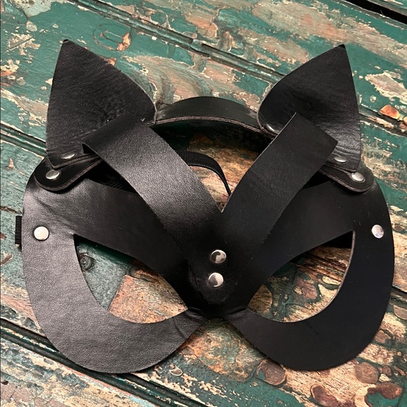 Black Leather Cat Mask - Picture 1 of 3